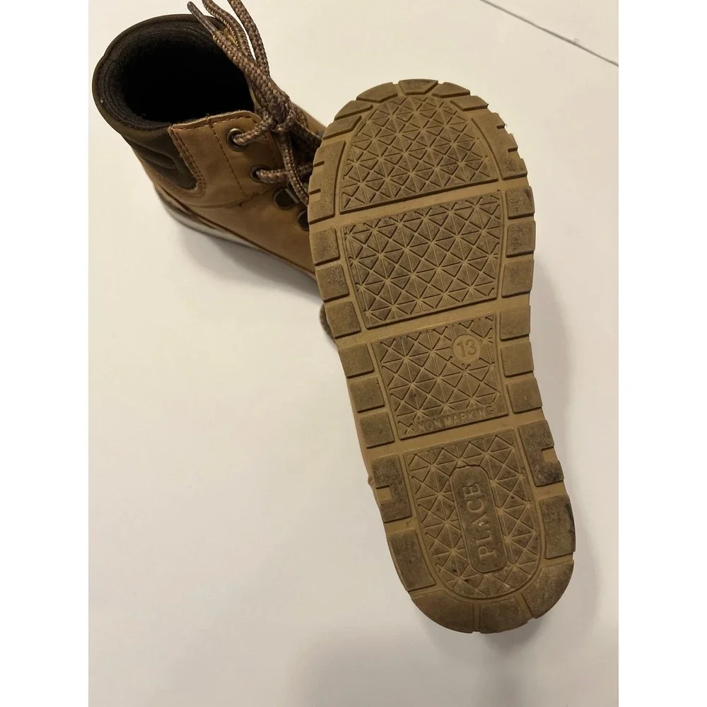 Boys size 13 boots (s-141)